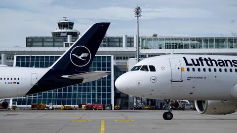 Zwei Maschinen der Lufthansa