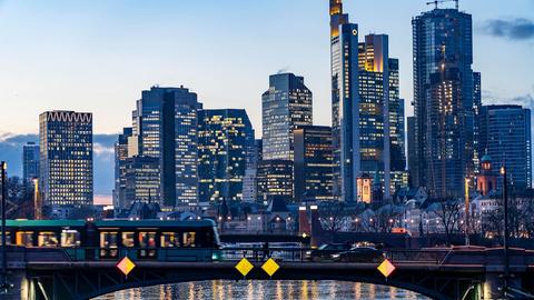 Die Skyline der Innenstadt von Frankfurt am Main.