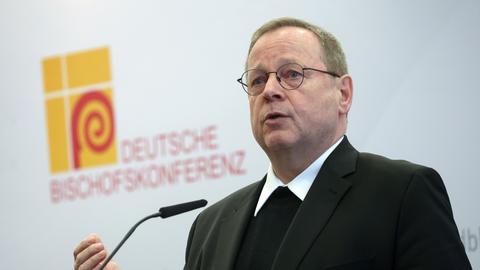 Bischof Georg Bätzing, Vorsitzender der Deutschen Bischofskonferenz, spricht bei einer Pressekonferenz. (Archivbild: 19.02.2024)