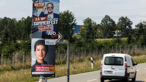 Wahlplakate von AfD und BSW in Altenburg, Thüringen