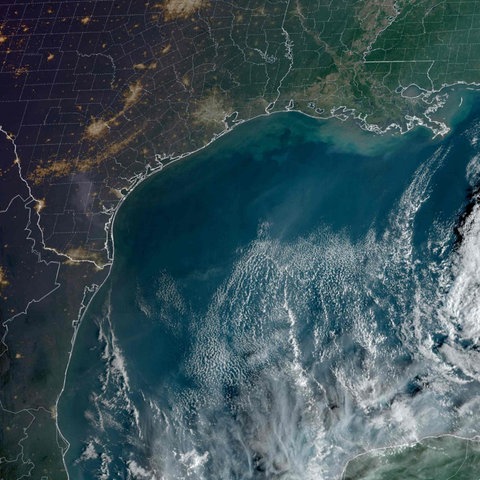 Dieses Satellitenbild, das von der National Oceanic and Atmospheric Administration (NOAA) und der Regional and Mesoscale Meteorology Branch (RAMMB) am 9. Oktober 2024 aufgenommen wurde, zeigt die Entstehung des Hurrikans Milton über dem Golf von Mexiko.