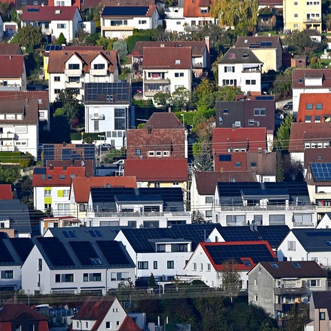 Blick über Wohnhäuser in Blick Altbach, Deizisau, Baden-Württemberg.