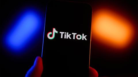 Das Logo der Socia-Media-Plattform TikTok auf einem Smartphone-Bildschirm.