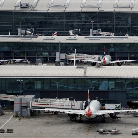  Blick auf das Terminal 5 am Flughafen London Heathrow