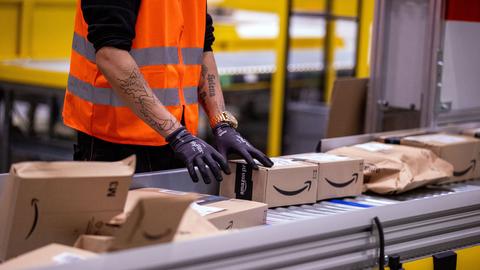 Paket-Verteilzentrum des Online-Händlers Amazon (picture alliance/dpa/dpa-Zentral)