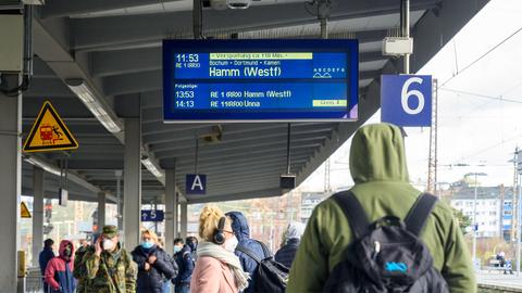 Anzeigetafel am Essener Hauptbahnhof (picture alliance / Geisler-Fotop)