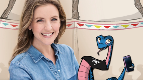 Jennifer Sieglar und Comicschlange Polly