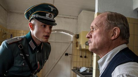 Szene aus dem Tatort  "Murot und das 1000jährige Reich": Hagen von Strelow (Ludwig Simon, li.) und Kommissar Rother (Ulrich Tukur).