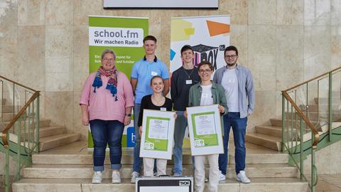 Gewannen den school.fm-Preis 2024 in der Kategorie für „Bestes Schulradio“ und in der Kategorie für „Bester Flow“: „LTS-Schulradio” der Lahntalschule in Lahnau, Lahn-Dill-Kreis.