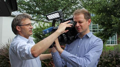 Programmmacher David Kohn mit Kameramann Carlo Bonsen